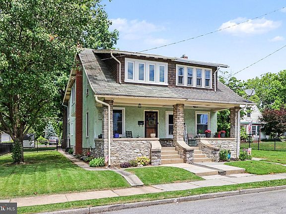 2nd image of 1407 Elm St