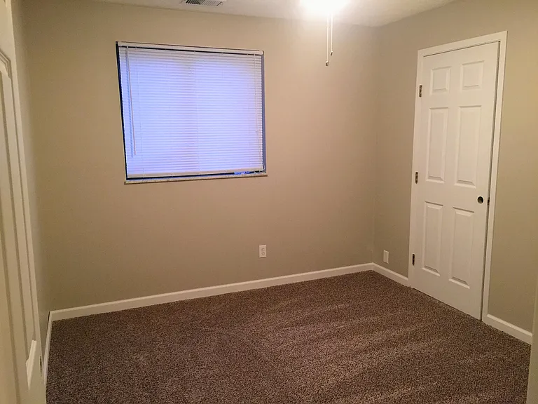 7213 Creekview Dr #4 — Photo 4