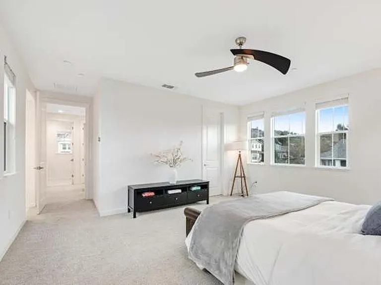 1747 Linden Ln — Photo 10