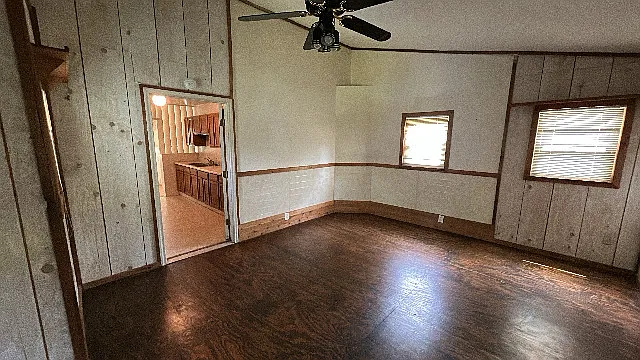 2704 S Glenwood Ave — Photo 8