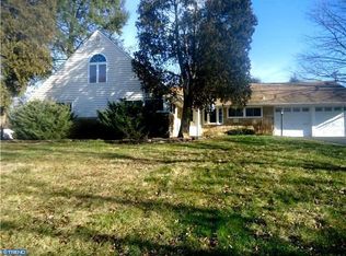 186 Red Rose Dr, Levittown, PA 19056