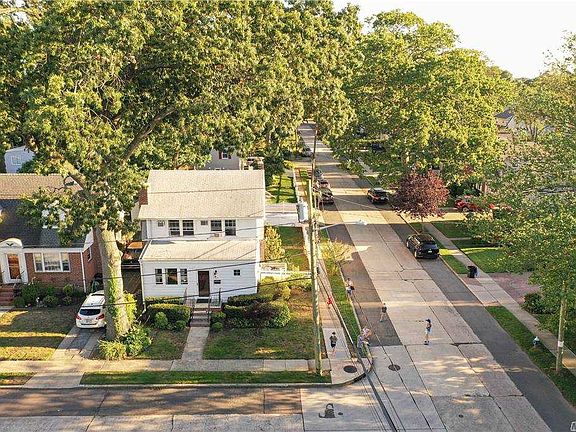 2nd image of 210 Davison Ave