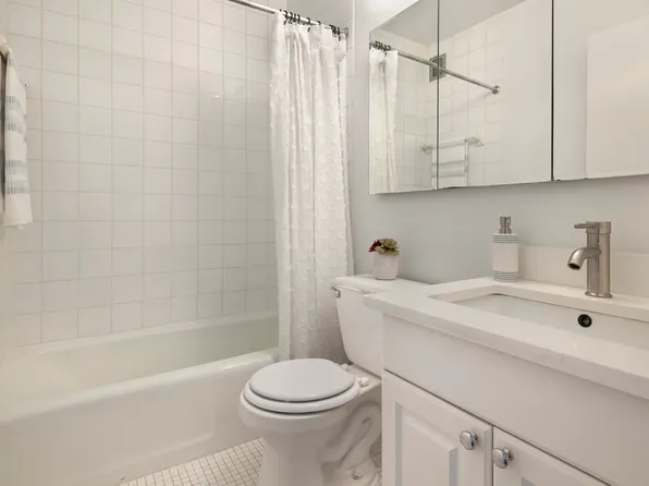 230 West 55th Street image 5 of 12