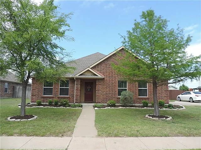 517 Quail Hollow Dr — Photo 2