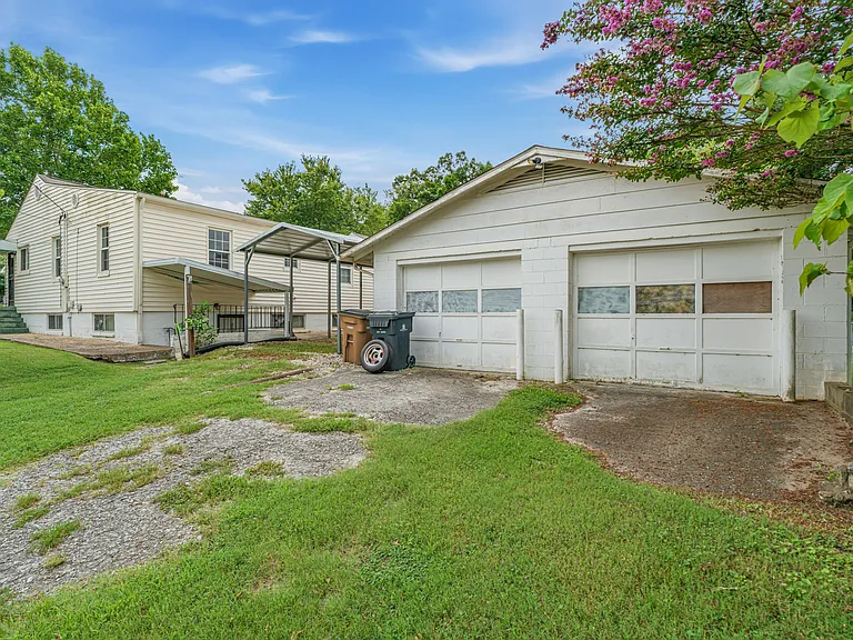 1315 E Red Bud Rd — Photo 31