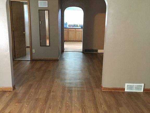 2nd image of 1216 W 1st St