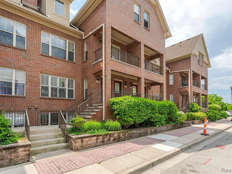 159 Allenhurst Ave — Photo 1