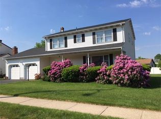 3 Valmere Ct, Edison, NJ 08817