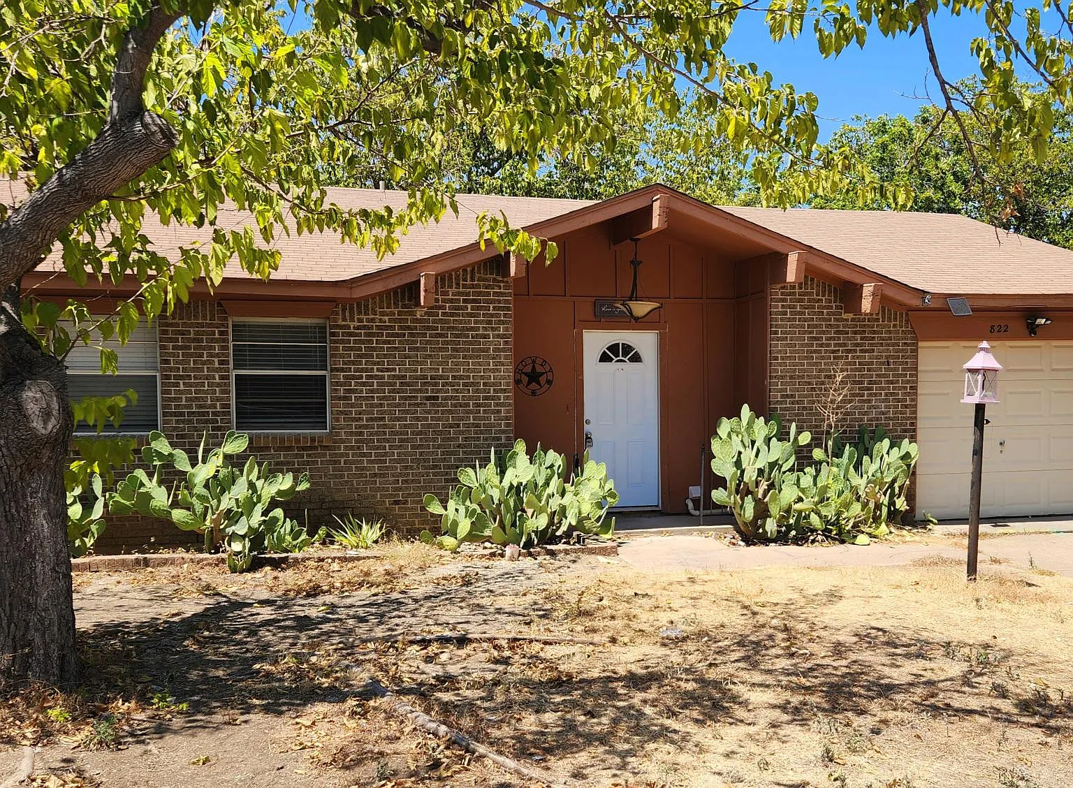 3 bed, 1.5 bath, 1580 sqft, $1,775 — Photo 1