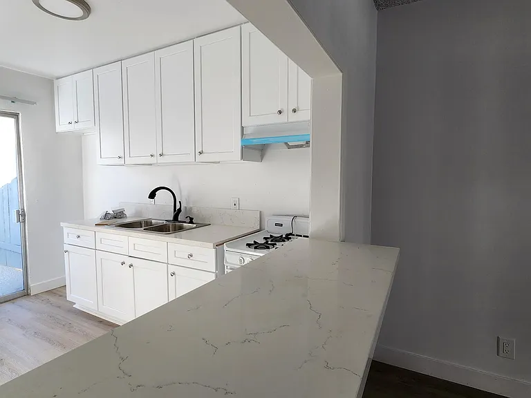 10341 Zelzah Ave #8 — Photo 5
