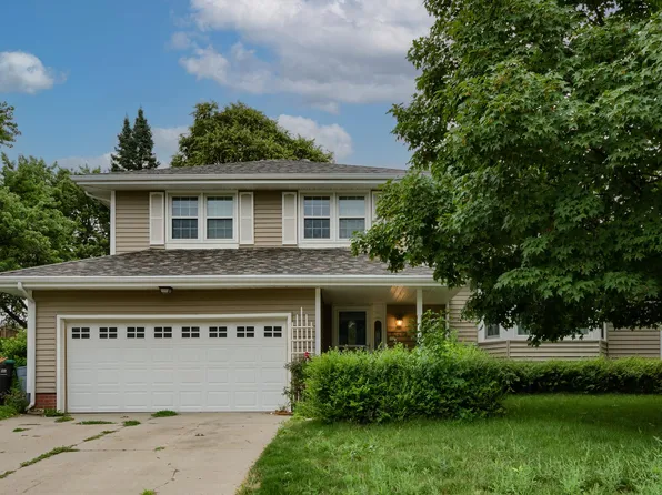 10462 W St, Omaha, NE 68127
