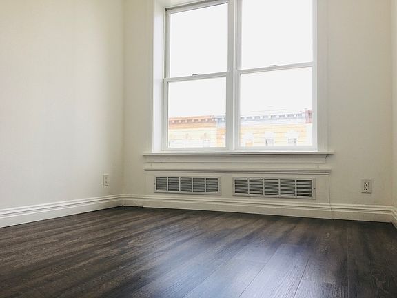5th image of 221 Kingsland Ave APT 5