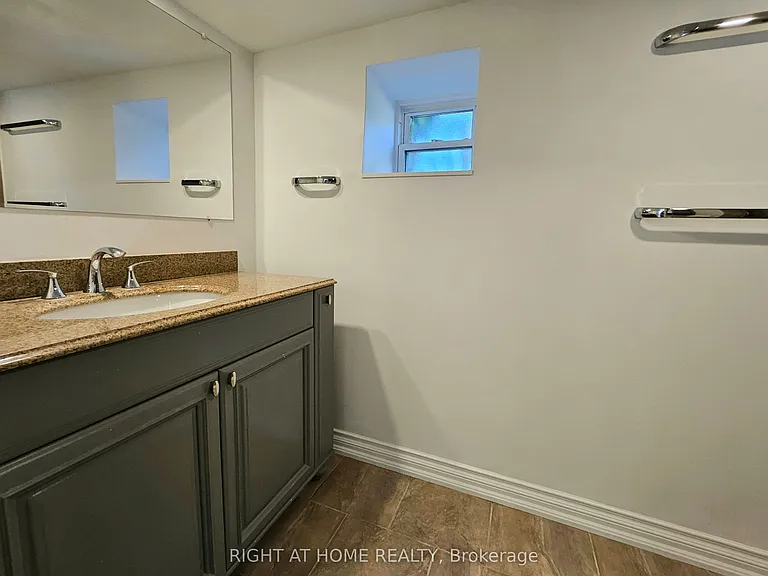 263 Keele St — Photo 20
