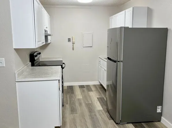 Cedar Crest Apartments