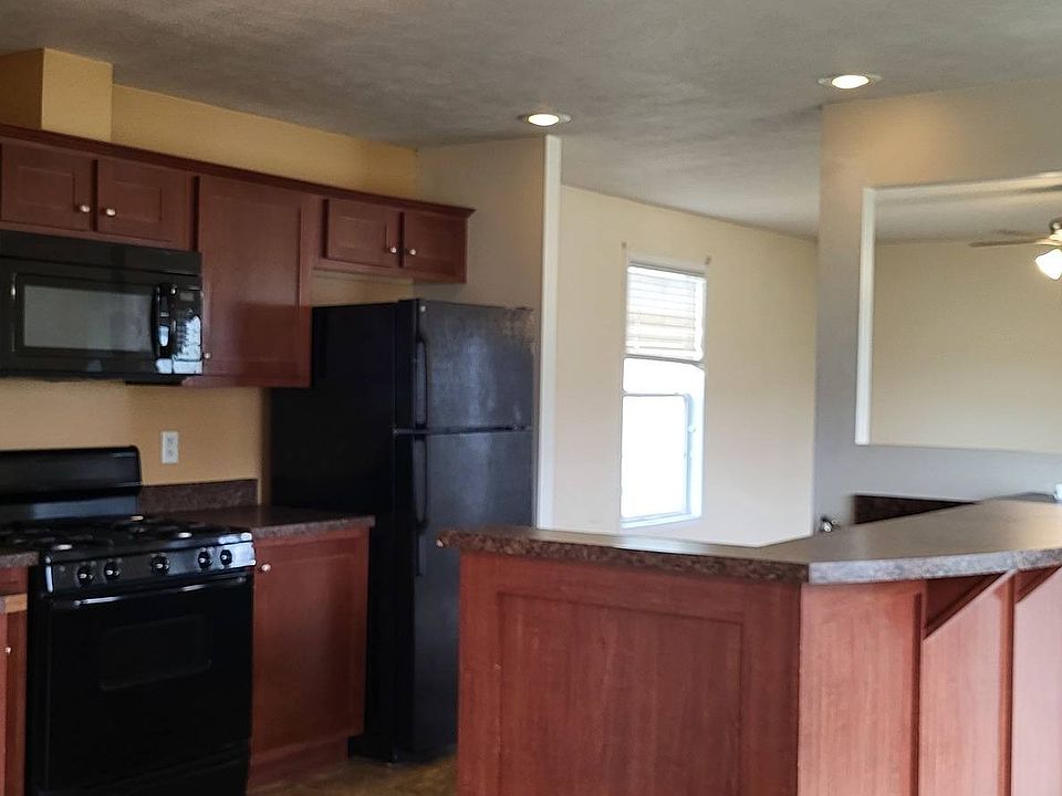 2nd image of 4020 County Farm Rd #181