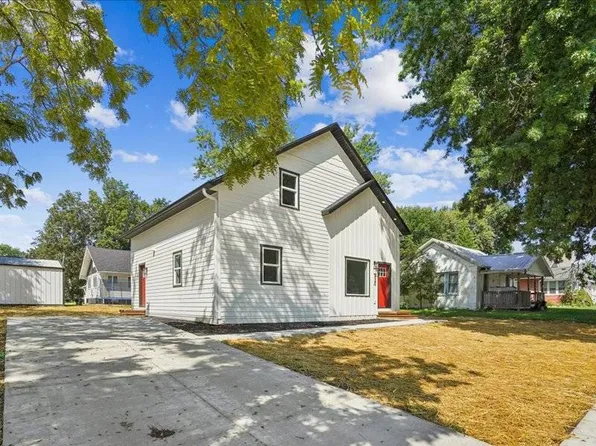 620 N 10th St, Centerville, IA 52544