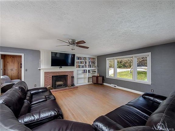 4th image of 2210 Harden Cir