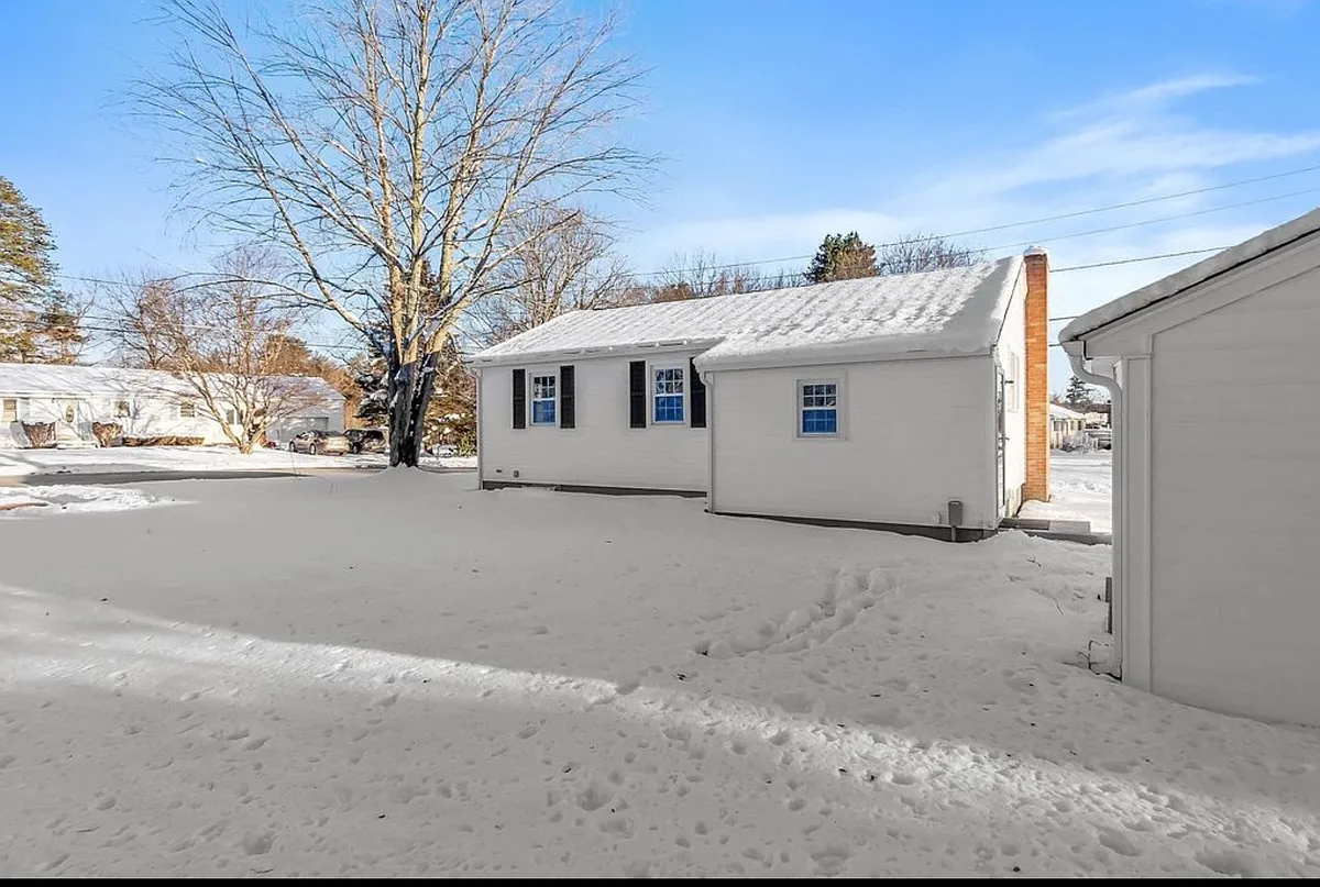 Building Photo - Centerville Dr