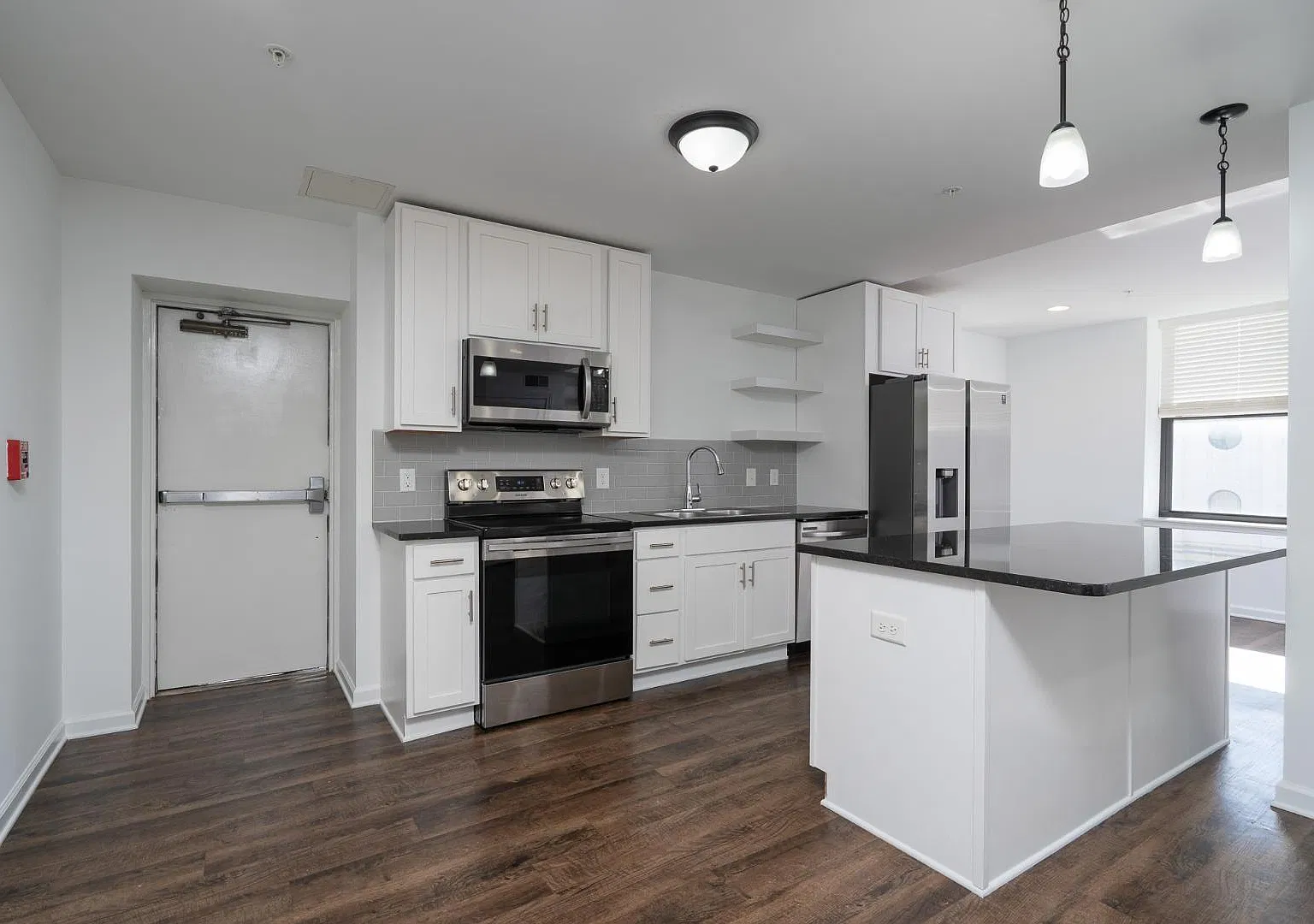 57 Union St S - 303 — Photo 1