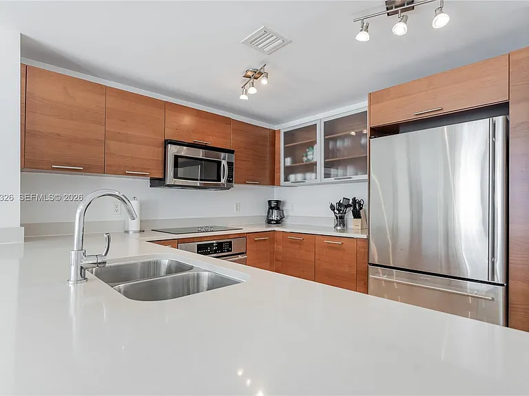3250 NE 1st Ave #702 — Photo 11