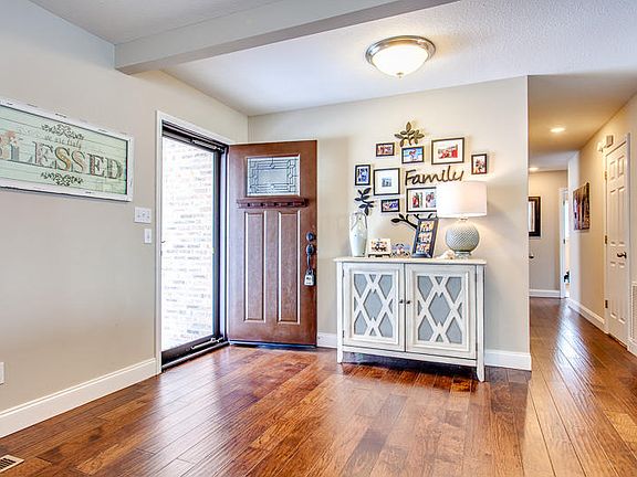 5th image of 345 Meadowlake Cir