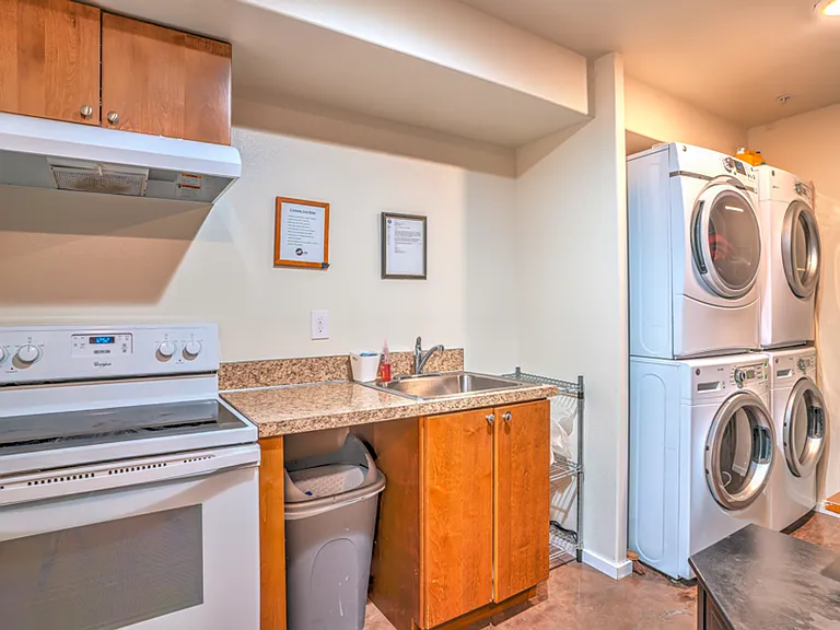 Soleil Apartments — Photo 38