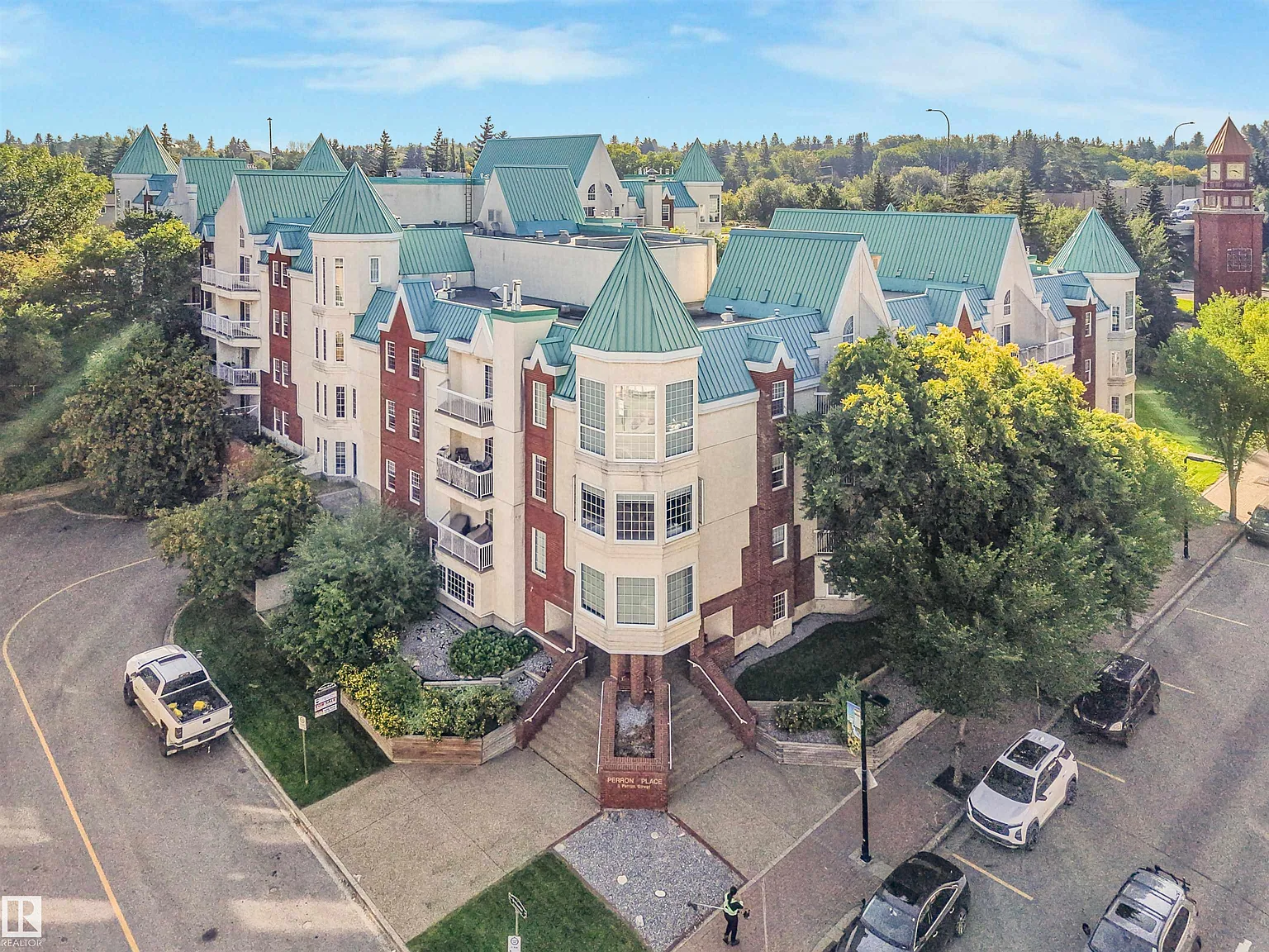 Perron Place — Photo 1