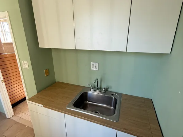 2334 E York St, Philadelphia, PA 19125