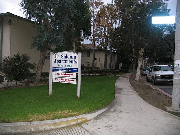 3rd image of 3448 Preble Ave