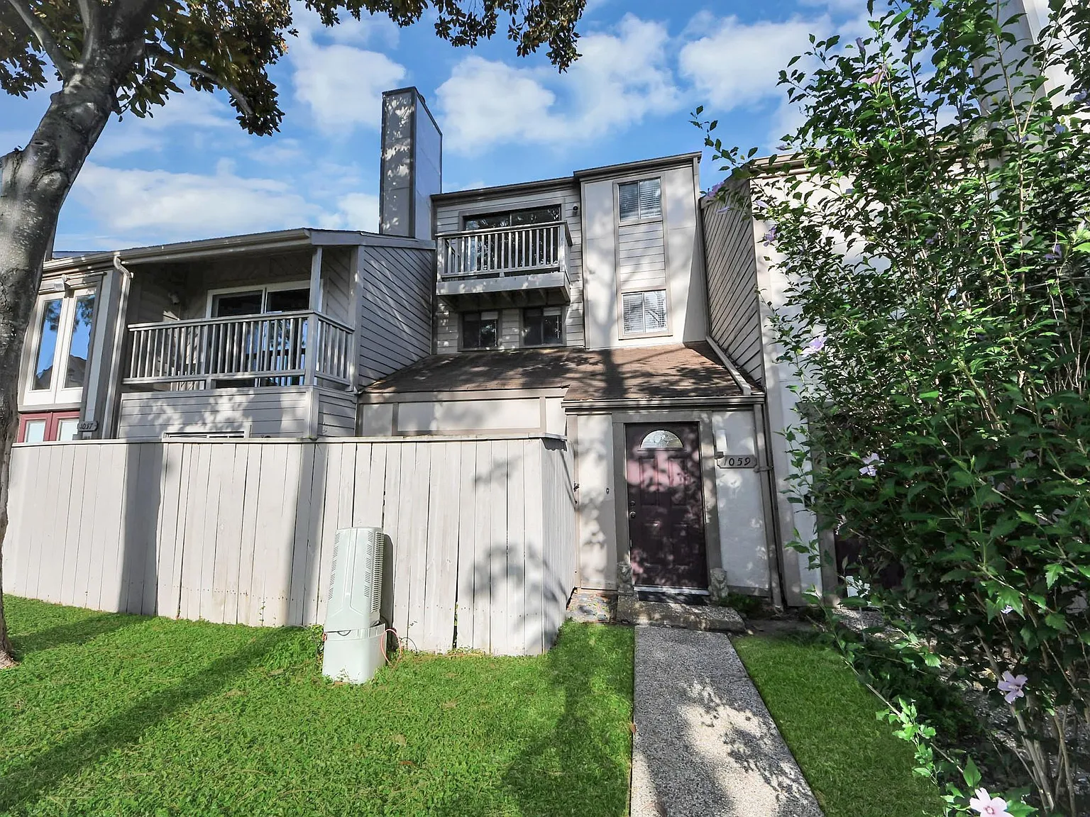 3 bed, 2.5 bath, 2064 sqft, $2,100 — Photo 4