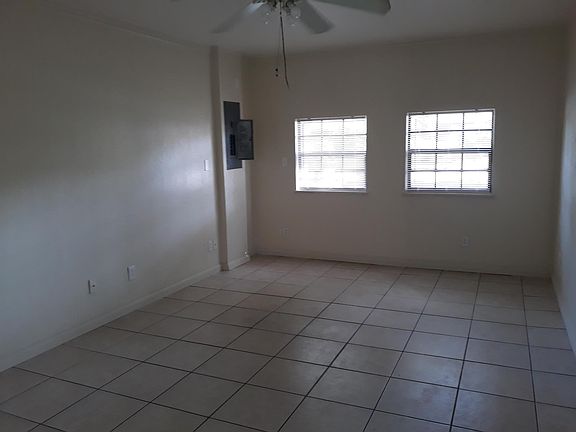 Enclosed bonus room, tiled floor