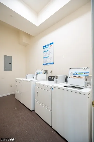 2 bed, 1.0 bath, $2,195 — Photo 2