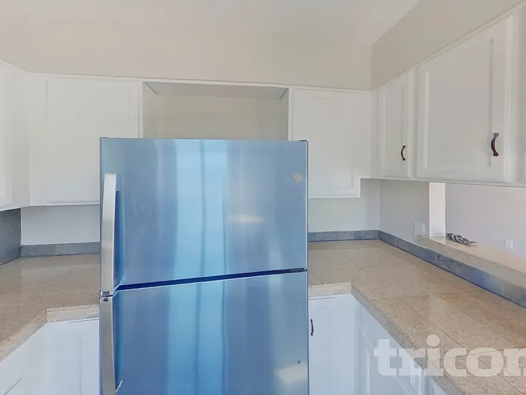 1046 W Nolte Dr — Photo 5