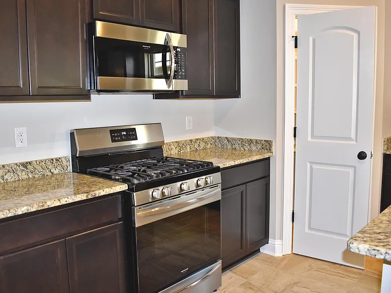 Kitchen: Stove, Microwave