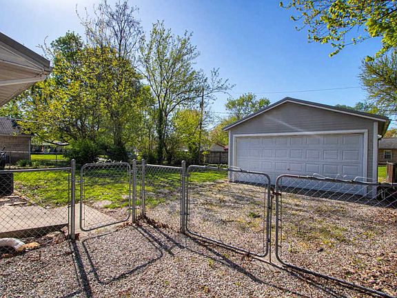 3rd image of 2063 Helmuth Ct