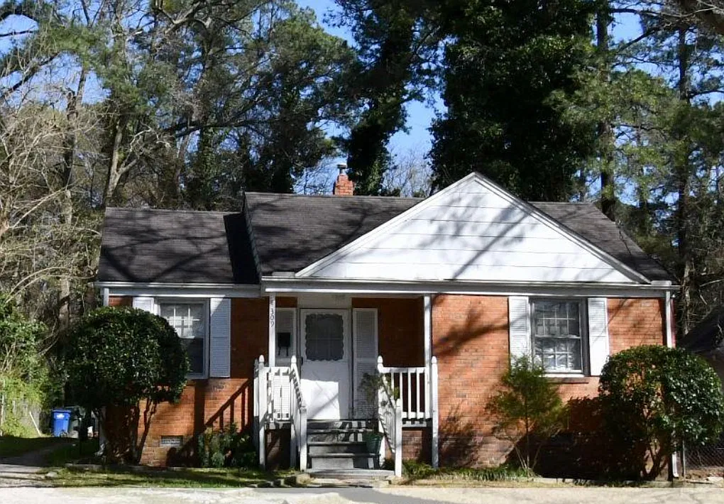 3 bed, 1305 sqft, $1,295 — Photo 1