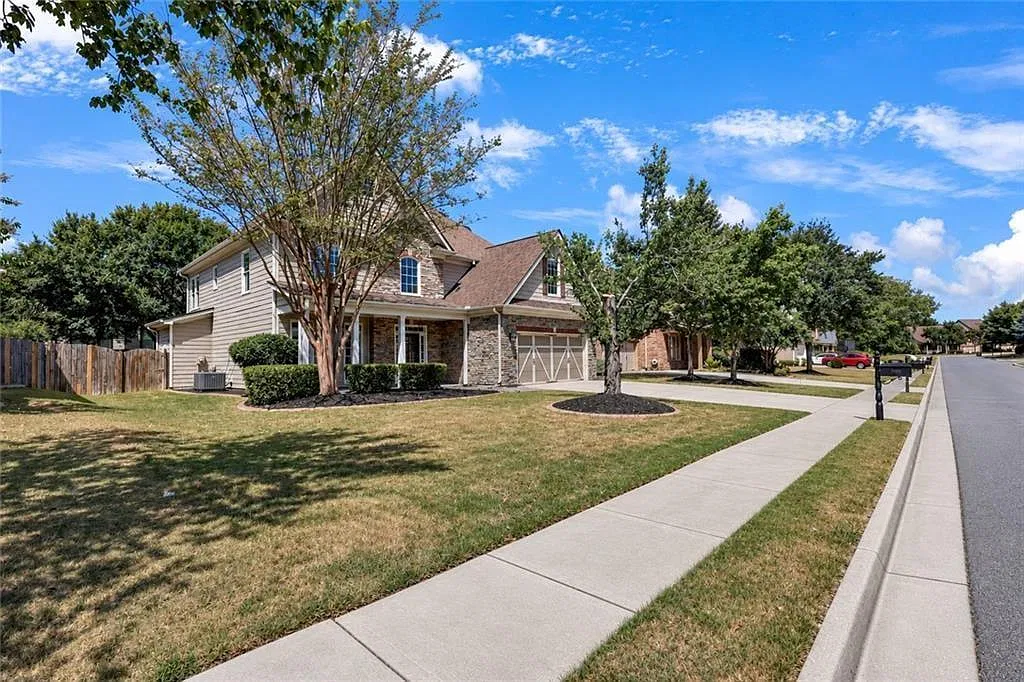 4 bed, 3.5 bath, 3197 sqft, $2,700 — Photo 3