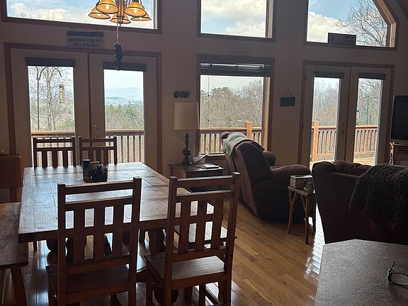 5th image of 380 Buck Ridge Dr