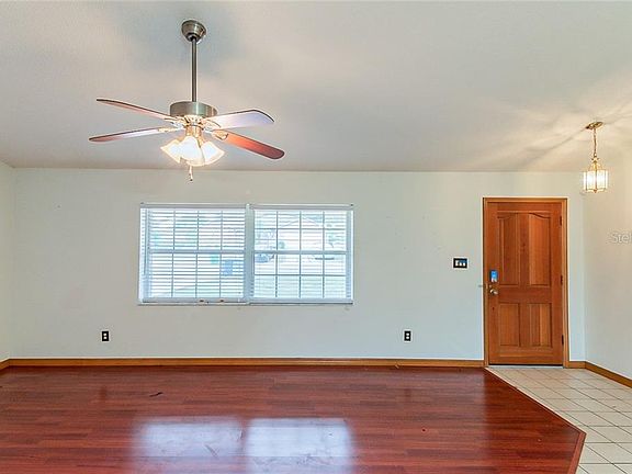 3rd image of 837 Sylvia Dr