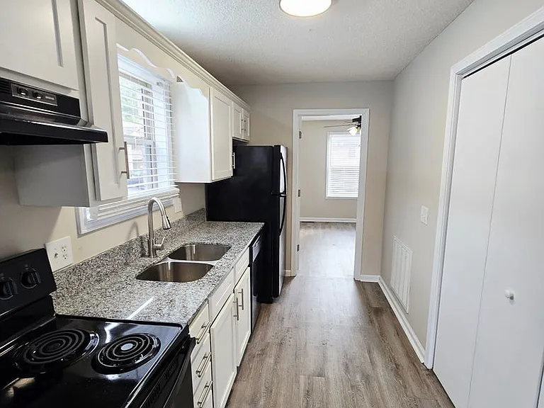 Country Shores Apartments — Photo 18
