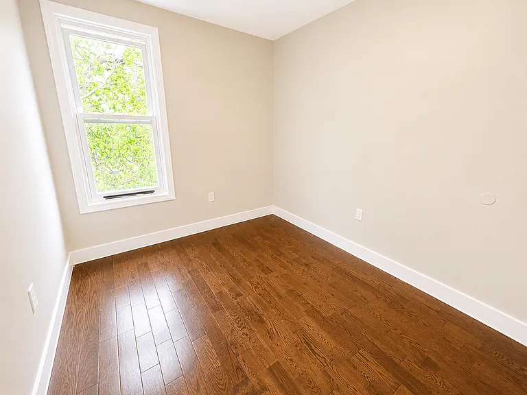 160 Alexander St #2 — Photo 9