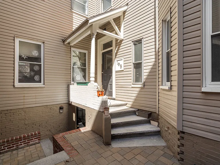 195 Green St #1 — Photo 2