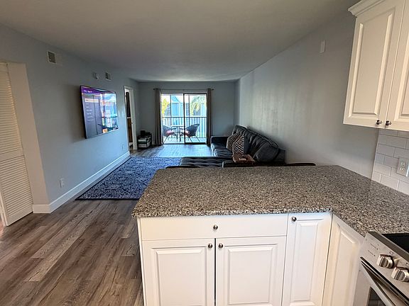 4th image of 6033 34th St W APT 112
