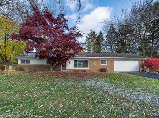 61 Nesbit Ln, Rochester Hills, MI 48309