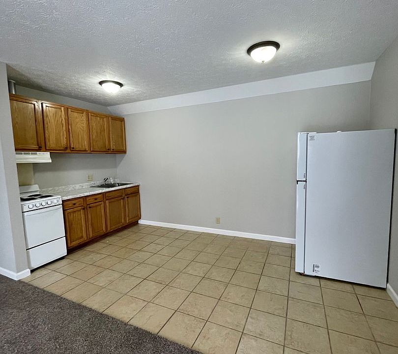 1st image of 415 W Clem St #11