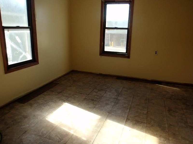 2nd image of 4435 Cedar Ave