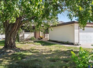 2131 Sandstone Rd, Lincoln, NE 68512