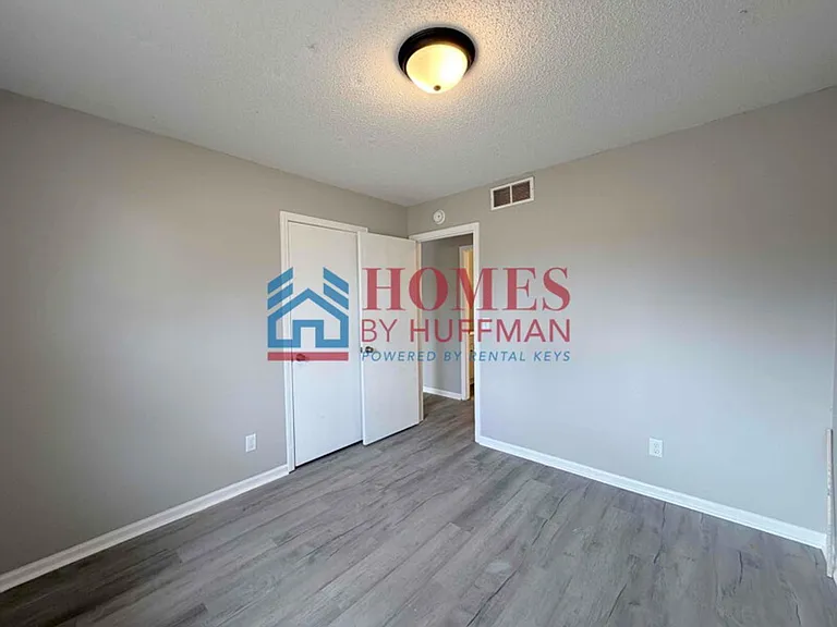 827 Judson St — Photo 14