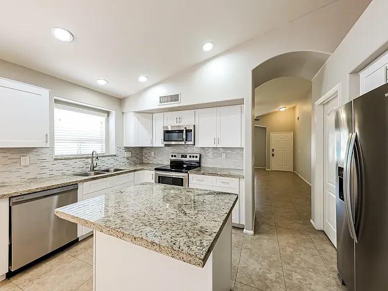 19016 W Rancho Dr — Photo 7