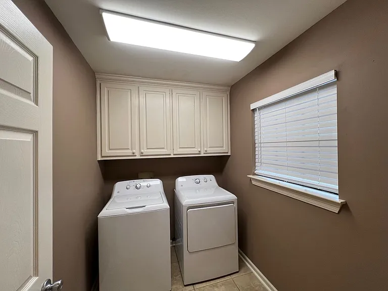 9240 & 9250 Lockhart Rd — Photo 35